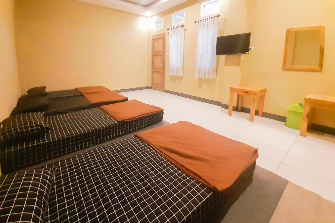 Delvia Bromo Homestay Mitra Reddoorz Pasuruan Exterior photo