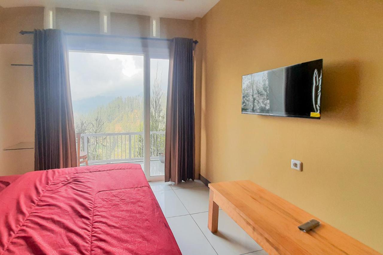 Delvia Bromo Homestay Mitra Reddoorz Pasuruan Exterior photo