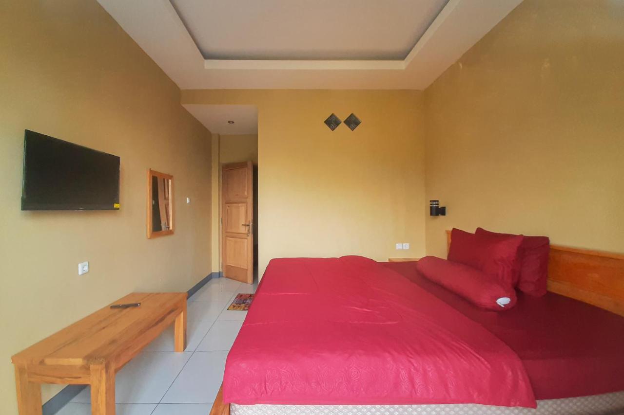 Delvia Bromo Homestay Mitra Reddoorz Pasuruan Exterior photo
